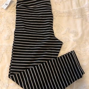 JCrew black/white striped cropped leggings size M. NWT. Super soft